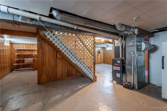 124 Park Edge Dr, Cheektowaga, NY 14225