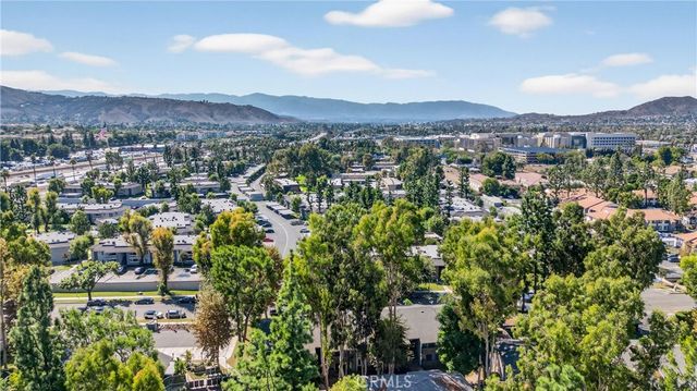 3535 Banbury 14, Riverside, CA 92505