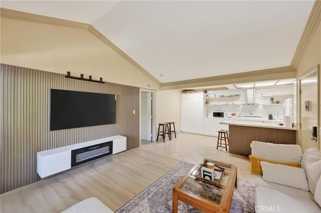 3535 Banbury 14, Riverside, CA 92505