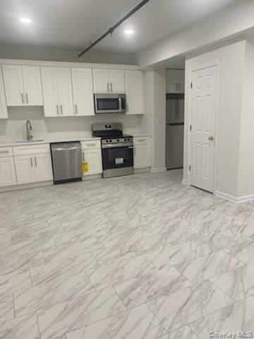 94 4th Avenue 105, Bay Shore, NY 11706