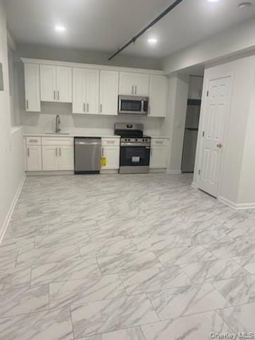 94 4th Avenue 105, Bay Shore, NY 11706