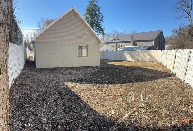 12411 Berrytown Rd, Louisville, KY 40223