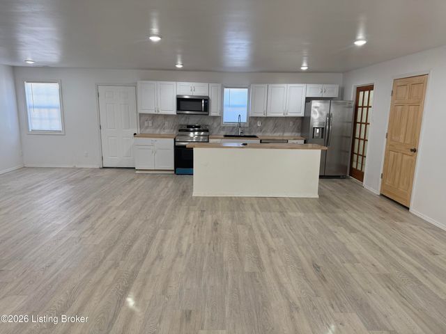 12411 Berrytown Rd, Louisville, KY 40223