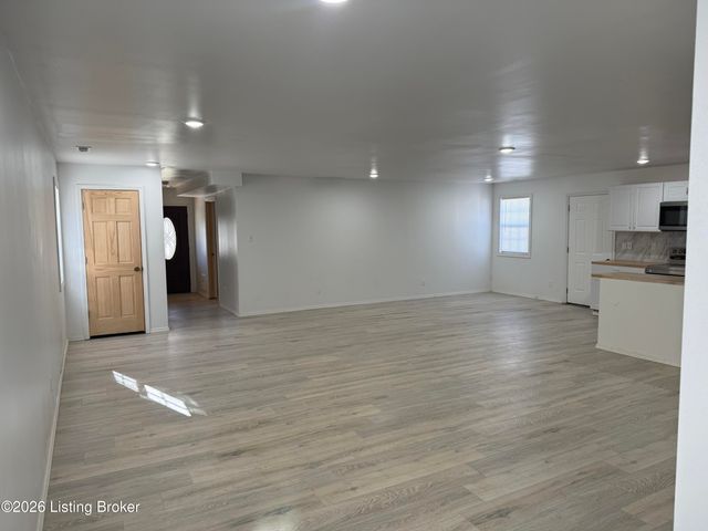 12411 Berrytown Rd, Louisville, KY 40223