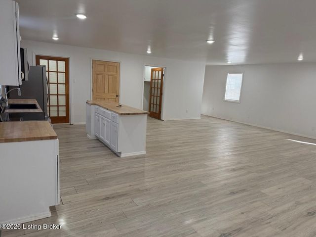 12411 Berrytown Rd, Louisville, KY 40223