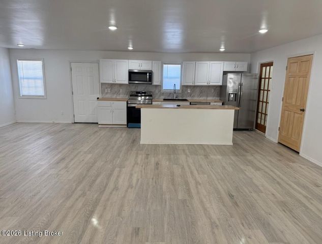 12411 Berrytown Rd, Louisville, KY 40223