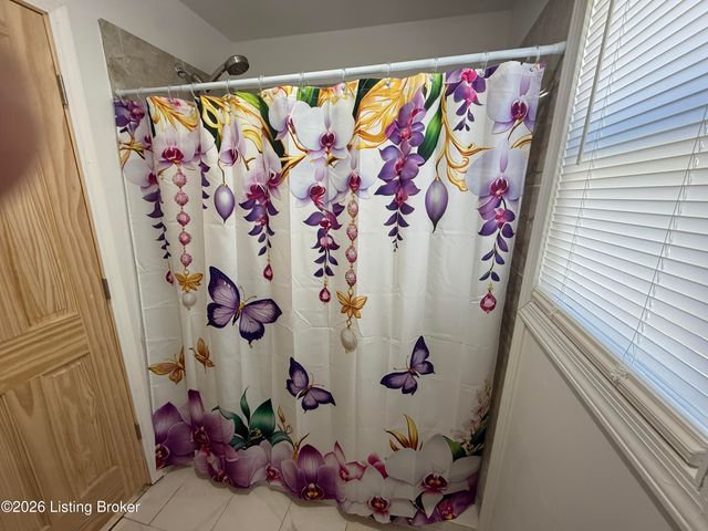 12411 Berrytown Rd, Louisville, KY 40223