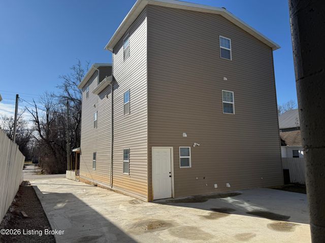 12411 Berrytown Rd, Louisville, KY 40223