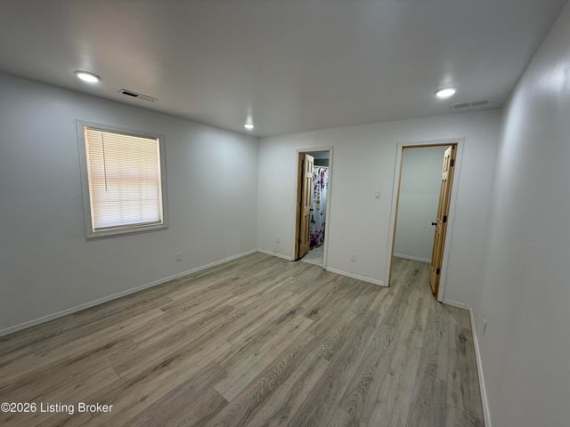 12411 Berrytown Rd, Louisville, KY 40223