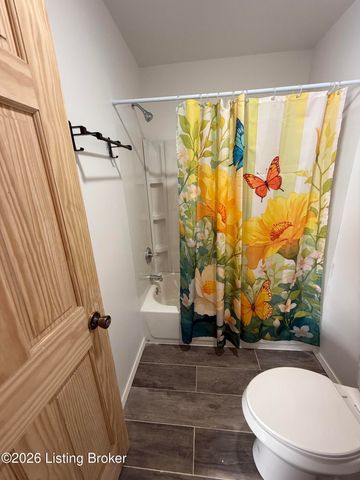 12411 Berrytown Rd, Louisville, KY 40223