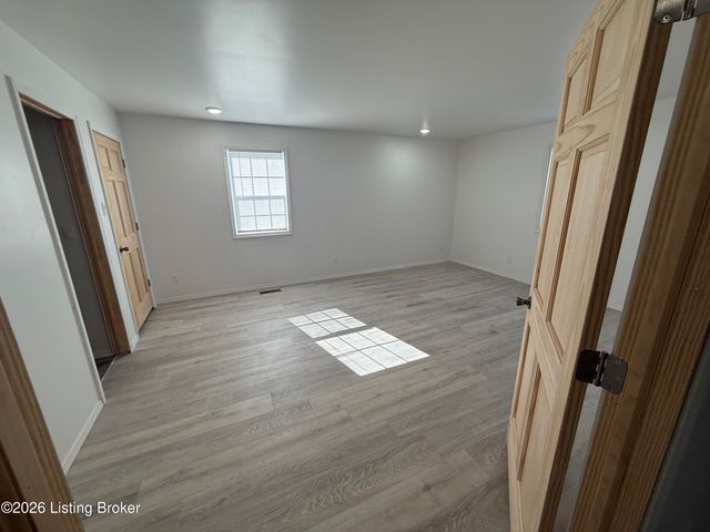 12411 Berrytown Rd, Louisville, KY 40223