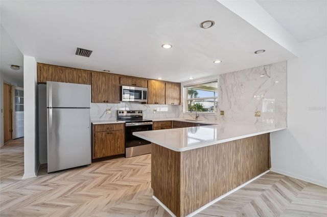 4415 CLEARWATER HARBOR DRIVE N, Largo, FL 33770