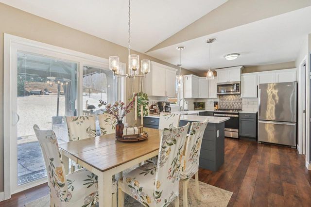 712 Brookview Trail, Mount Horeb, WI 53572