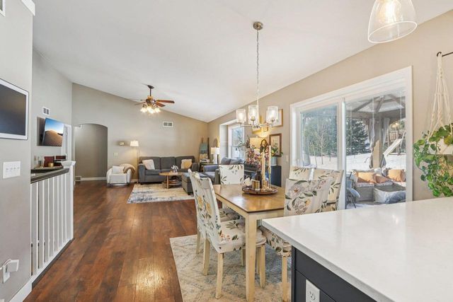 712 Brookview Trail, Mount Horeb, WI 53572