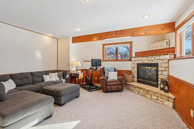 712 Brookview Trail, Mount Horeb, WI 53572