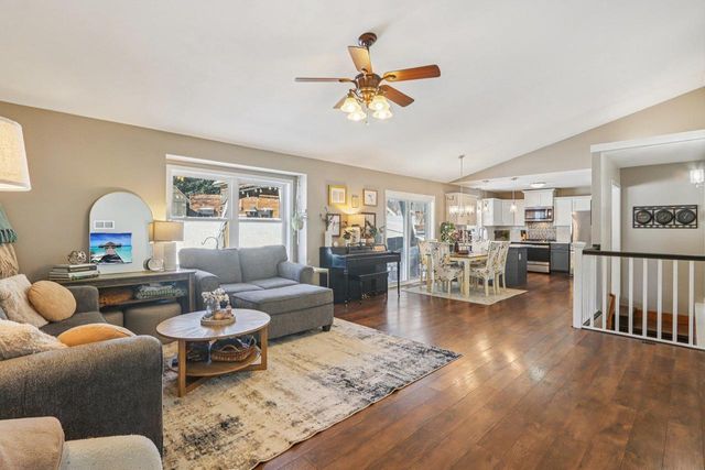 712 Brookview Trail, Mount Horeb, WI 53572