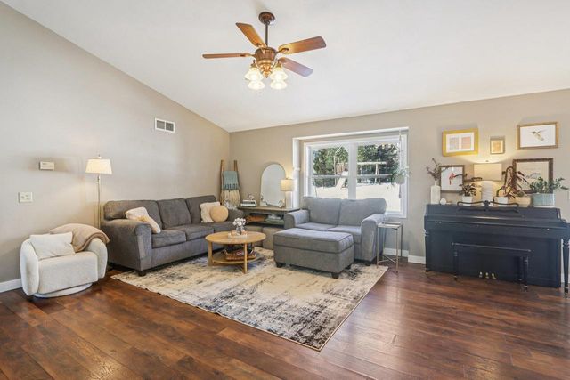 712 Brookview Trail, Mount Horeb, WI 53572