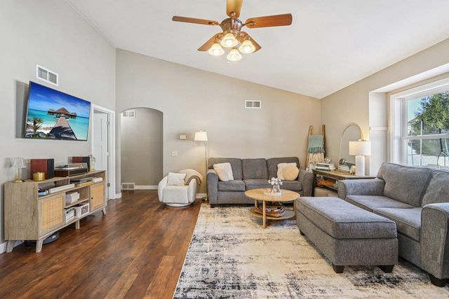 712 Brookview Trail, Mount Horeb, WI 53572