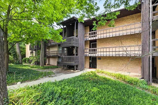 5603 Lakeside Drive 3C, Lisle, IL 60532