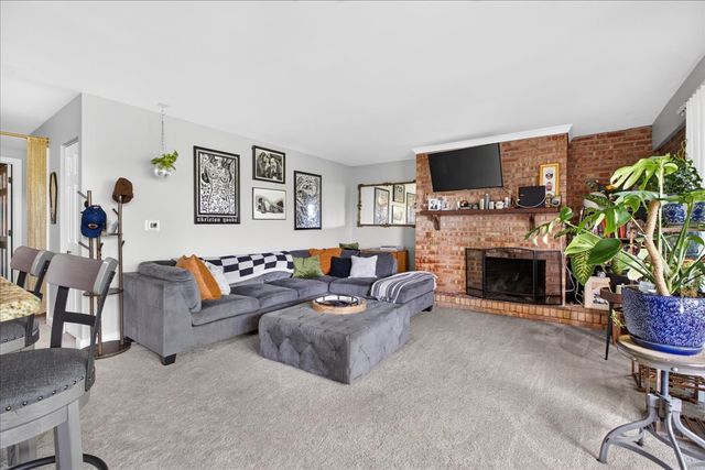 5603 Lakeside Drive 3C, Lisle, IL 60532