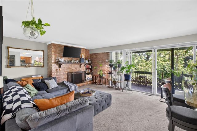 5603 Lakeside Drive 3C, Lisle, IL 60532