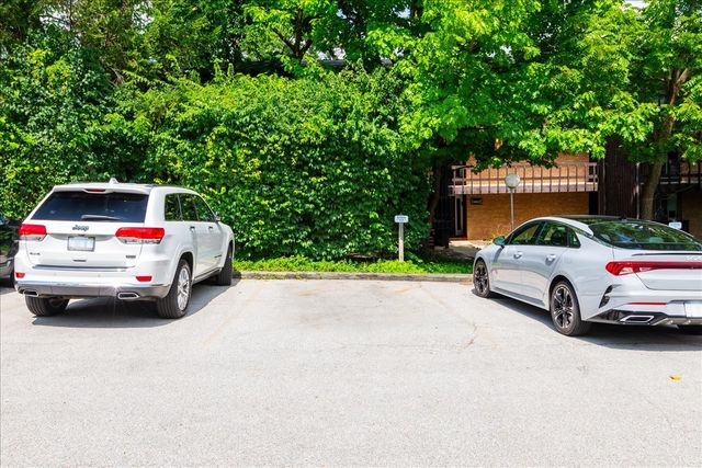 5603 Lakeside Drive 3C, Lisle, IL 60532