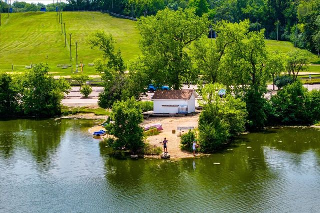 5603 Lakeside Drive 3C, Lisle, IL 60532