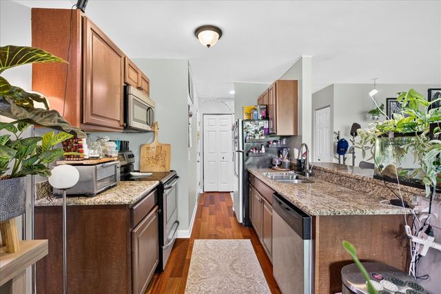 5603 Lakeside Drive 3C, Lisle, IL 60532