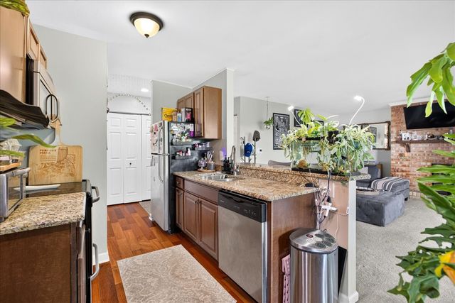 5603 Lakeside Drive 3C, Lisle, IL 60532