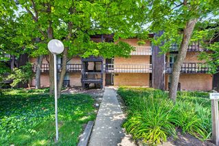 5603 Lakeside Drive 3C, Lisle, IL 60532