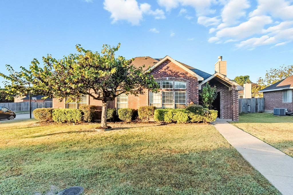 201 Parkway Court, Rockwall, TX 75032