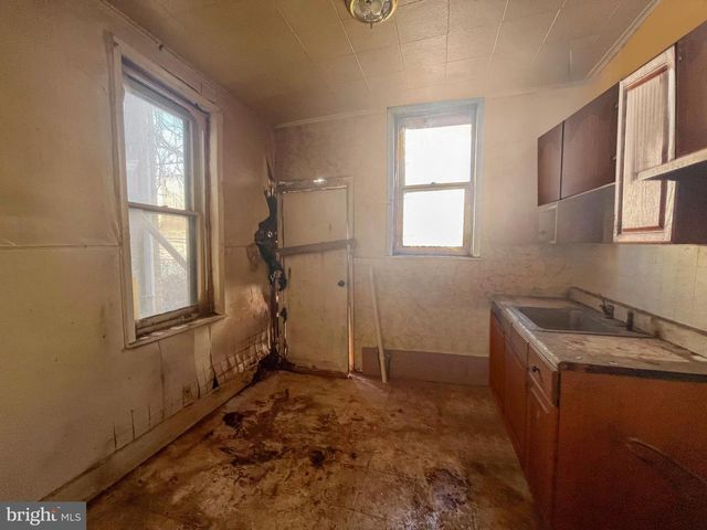 2825 W CLEMENTINE ST, Philadelphia, PA 19132