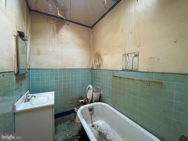 2825 W CLEMENTINE ST, Philadelphia, PA 19132