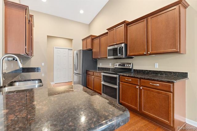 2068 Glenwood Drive, Sterling Heights, MI 48310