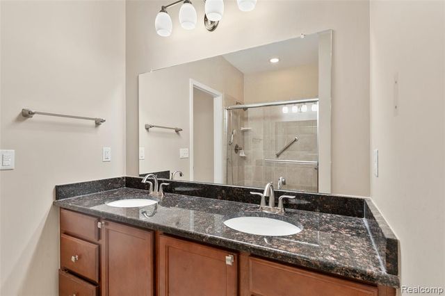 2068 Glenwood Drive, Sterling Heights, MI 48310