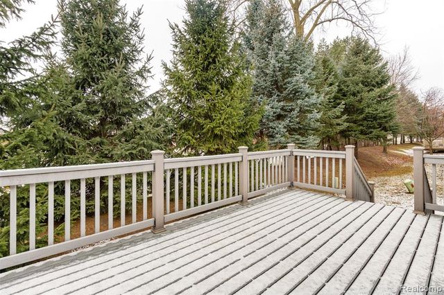 2068 Glenwood Drive, Sterling Heights, MI 48310