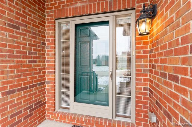 2068 Glenwood Drive, Sterling Heights, MI 48310