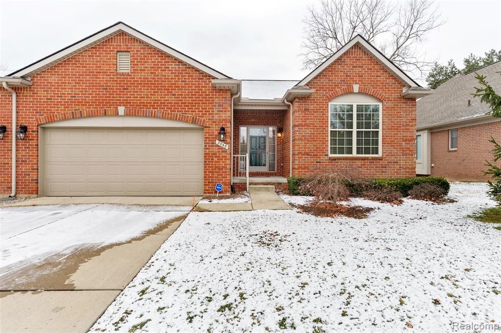 2068 Glenwood Drive, Sterling Heights, MI 48310