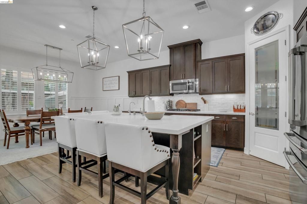 Image 10 of property listing at 412 Lakehead Ct, Discovery Bay, CA 94505