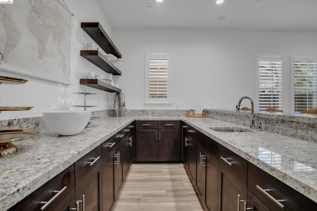 Image 18 of property listing at 412 Lakehead Ct, Discovery Bay, CA 94505