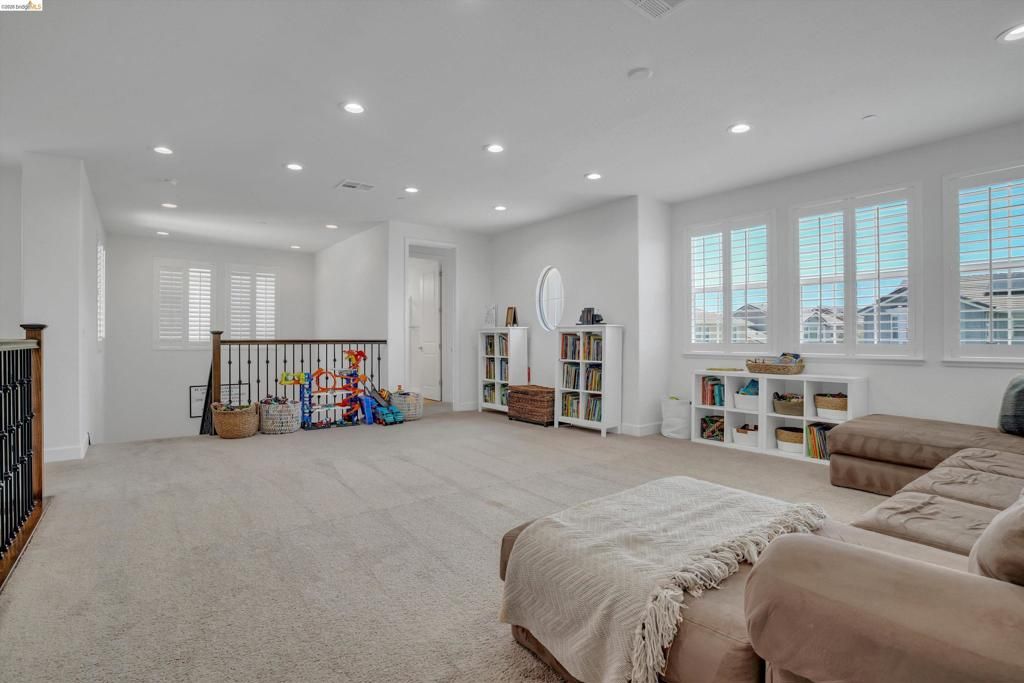 Image 22 of property listing at 412 Lakehead Ct, Discovery Bay, CA 94505