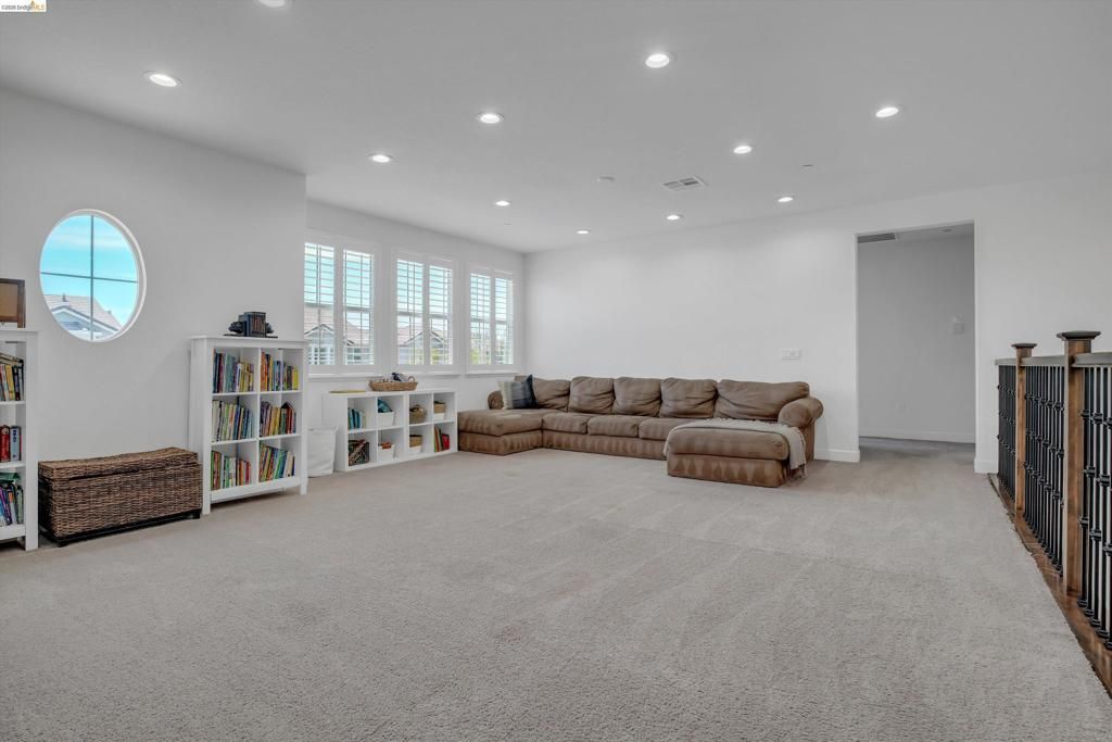 Image 23 of property listing at 412 Lakehead Ct, Discovery Bay, CA 94505