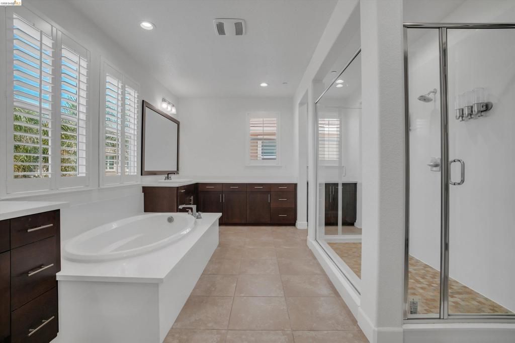 Image 26 of property listing at 412 Lakehead Ct, Discovery Bay, CA 94505