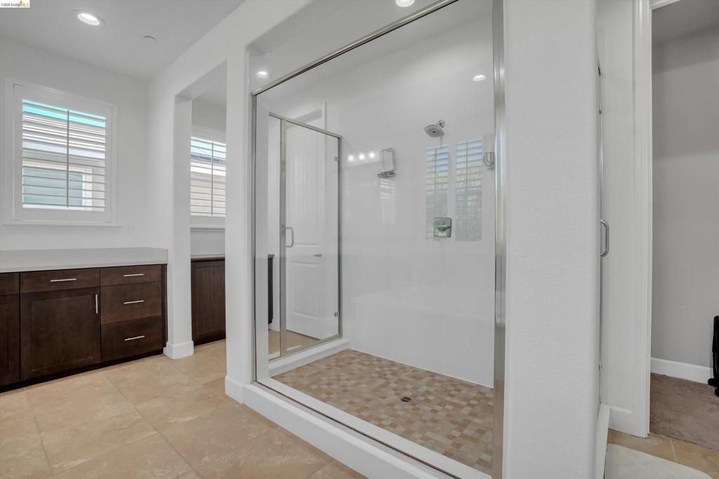 Image 28 of property listing at 412 Lakehead Ct, Discovery Bay, CA 94505