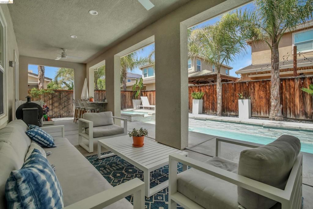 Image 31 of property listing at 412 Lakehead Ct, Discovery Bay, CA 94505