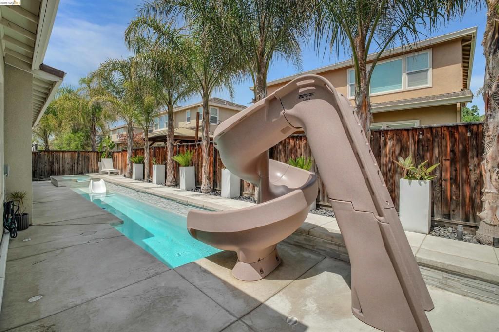 Image 34 of property listing at 412 Lakehead Ct, Discovery Bay, CA 94505