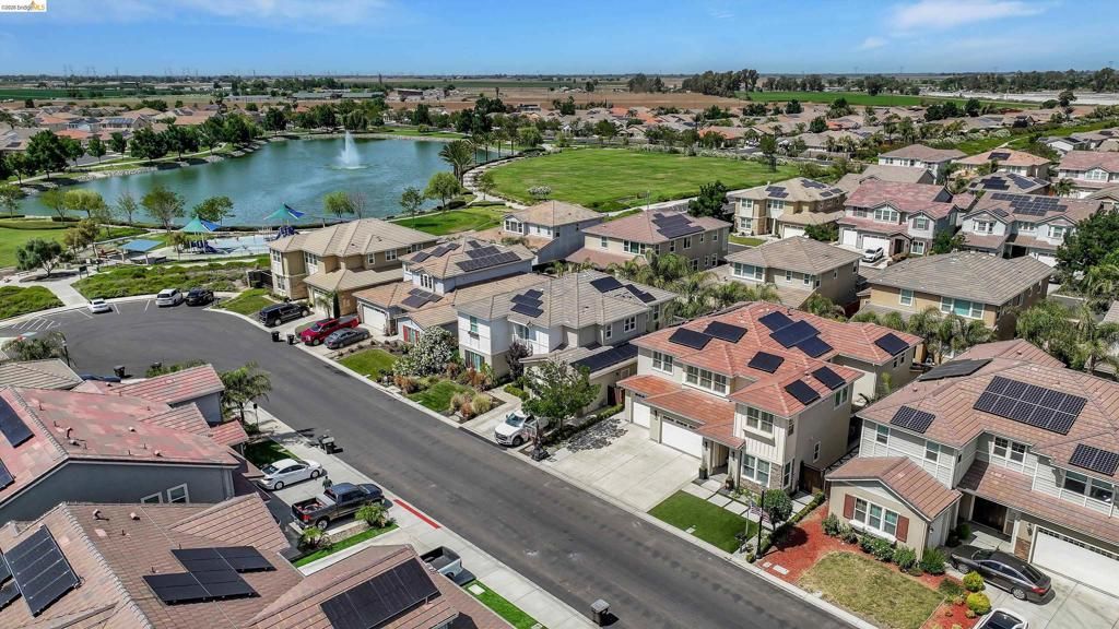Image 6 of property listing at 412 Lakehead Ct, Discovery Bay, CA 94505