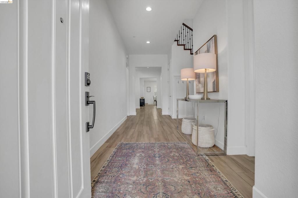Image 7 of property listing at 412 Lakehead Ct, Discovery Bay, CA 94505