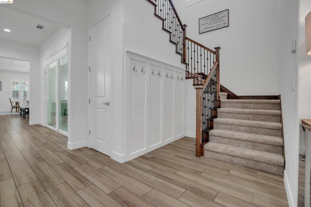 Image 8 of property listing at 412 Lakehead Ct, Discovery Bay, CA 94505