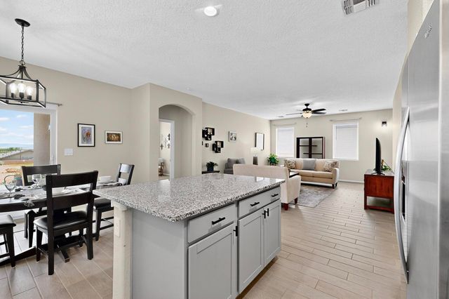 1994 Tesoro Loop NW, Los Lunas, NM 87031